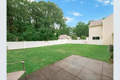 112 Dari Drive, Holbrook, NY 11741 - Photo 19