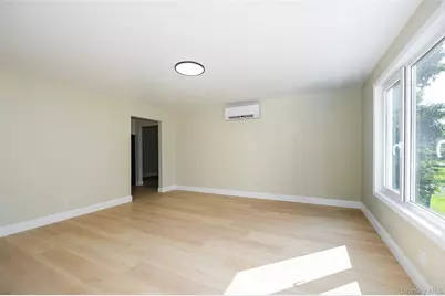 22 Henmond Boulevard, Poughkeepsie, NY 12603 - Photo 11