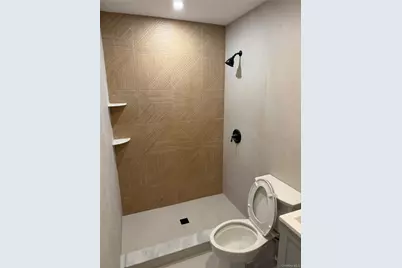 99-105 W Hoffman Avenue #Apt B, Lindenhurst, NY 11757 - Photo 3