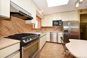 12 Leonard Rd, Syosset, NY 11791 - Photo 15