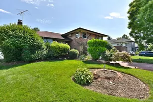 12 Leonard Rd, Syosset, NY 11791 - Photo 3