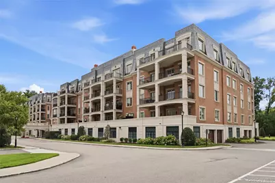 3000 Royal Court #3206, North Hills, NY 11040 - Photo 1