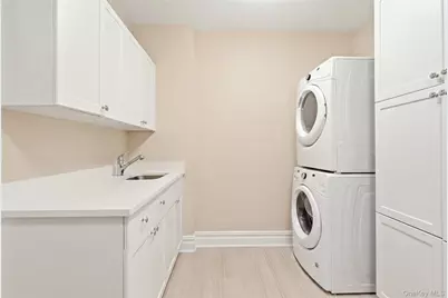 3000 Royal Court #3206, North Hills, NY 11040 - Photo 25