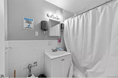 7150 Parsons Blvd #1001, Flushing, NY 11367 - Photo 9