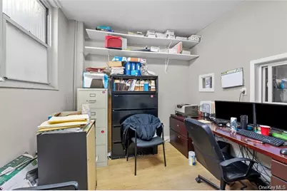 7150 Parsons Blvd #1001, Flushing, NY 11367 - Photo 7