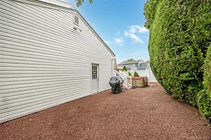 14 Arthur St, Farmingdale, NY 11735 - Photo 33