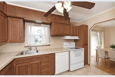 20 Sprucetree Lane, South Huntington, NY 11746 - Photo 7