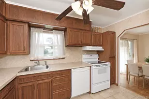 20 Sprucetree Ln, South Huntington, NY 11746 - Photo 7