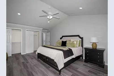 121 Overlook Drive #121, Farmingville, NY 11738 - Photo 11