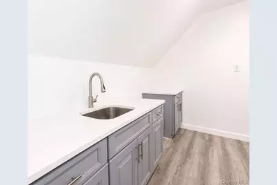 31 Sunrise Lane, Levittown, NY 11756 - Photo 15