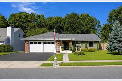 876 Greenbelt Parkway W, Holbrook, NY 11741 - Photo 1