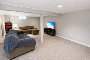 32 Robinson Ave, Medford, NY 11763 - Photo 9