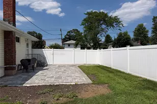 266 Central Park Roads, Plainview, NY 11803 - Photo 5