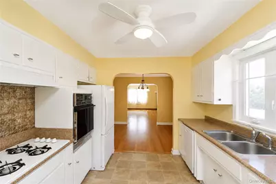 3895 Amboy Road, New York, NY 10308 - Photo 7
