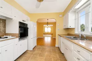 3895 Amboy Rd, New York, NY 10308 - Photo 11