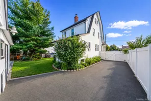 750 Howard Ave, Copiague, NY 11726 - Photo 31