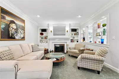 556 N Windsor Avenue, Brightwaters, NY 11718 - Photo 9