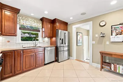 556 N Windsor Avenue, Brightwaters, NY 11718 - Photo 25