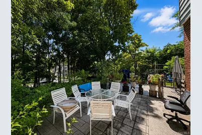 286 Eastchester Road, New Rochelle, NY 10801 - Photo 17