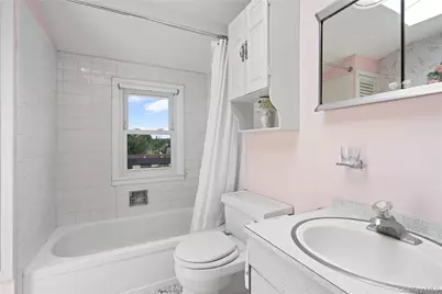 110 Barwick Boulevard, Mineola, NY 11501 - Photo 17