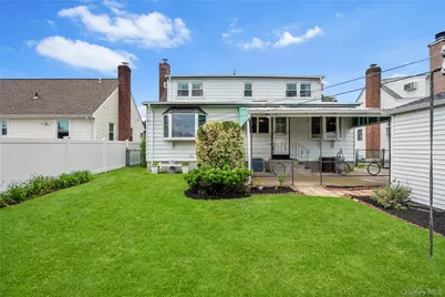 110 Barwick Boulevard, Mineola, NY 11501 - Photo 21