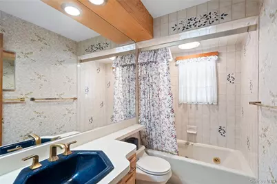110 Barwick Boulevard, Mineola, NY 11501 - Photo 11
