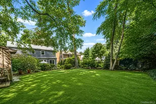 36 Briarwood Dr, Huntington, NY 11743 - Photo 31
