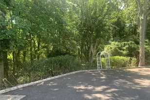 105 Laurel Ln, Port Jefferson, NY 11777 - Photo 31