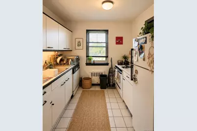 6823 150 Street #B, Flushing, NY 11367 - Photo 5