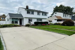 86 Shepherd Ln, Levittown, NY 11756 - Photo 3
