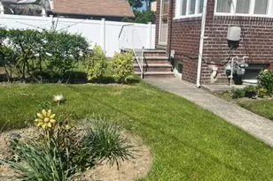 81-04 169th St, Jamaica, NY 11432 - Photo 3