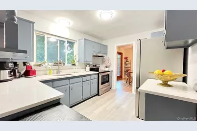 5 Arizona Place, Huntington Station, NY 11746 - Photo 7