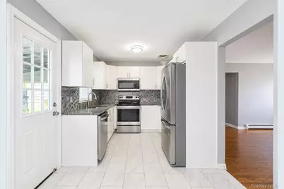 666 Rosevale Avenue, Ronkonkoma, NY 11779 - Photo 11