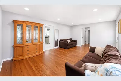 666 Rosevale Avenue, Ronkonkoma, NY 11779 - Photo 9