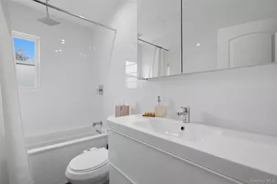 9437 133rd Avenue, Ozone Park, NY 11417 - Photo 15