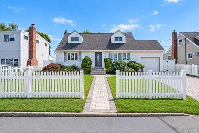 1032 N Hamilton Avenue, Lindenhurst, NY 11757 - Photo 1