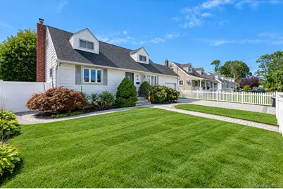 1032 N Hamilton Avenue, Lindenhurst, NY 11757 - Photo 3