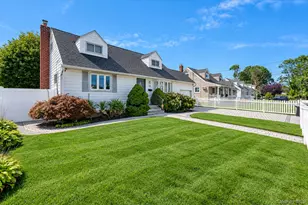 1032 N Hamilton Ave, Lindenhurst, NY 11757 - Photo 3