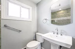 1032 N Hamilton Ave, Lindenhurst, NY 11757 - Photo 23