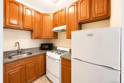 10228 Jamaica Avenue, Richmond Hill, NY 11418 - Photo 25