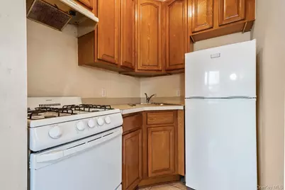 10228 Jamaica Avenue, Richmond Hill, NY 11418 - Photo 21