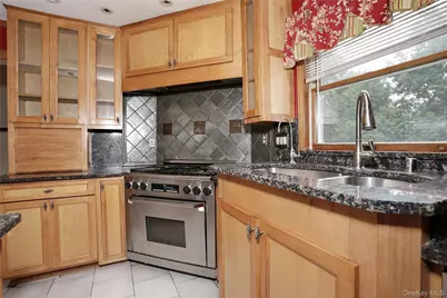 6 Nicole Way, Spring Valley, NY 10977 - Photo 11