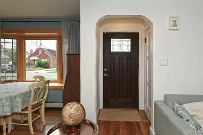 102 Roxbury Road, Franklin Square, NY 11010 - Photo 5