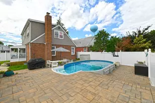 102 Roxbury Rd, Franklin Square, NY 11010 - Photo 23