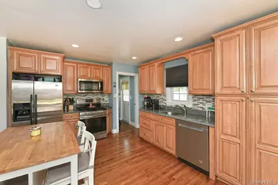 102 Roxbury Road, Franklin Square, NY 11010 - Photo 9