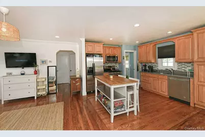102 Roxbury Road, Franklin Square, NY 11010 - Photo 7