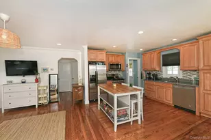 102 Roxbury Rd, Franklin Square, NY 11010 - Photo 7