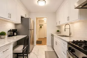 5 Terrace Cir, Great Neck, NY 11021 - Photo 3
