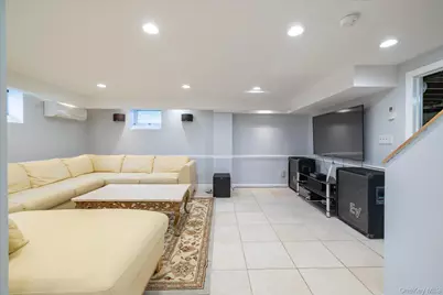 146 Beverly Avenue, Floral Park, NY 11001 - Photo 25