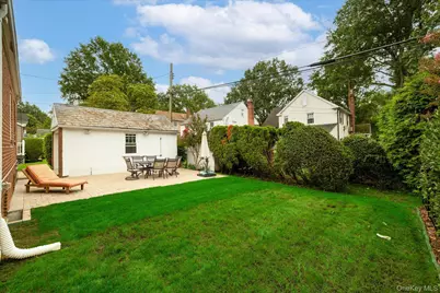 146 Beverly Avenue, Floral Park, NY 11001 - Photo 31